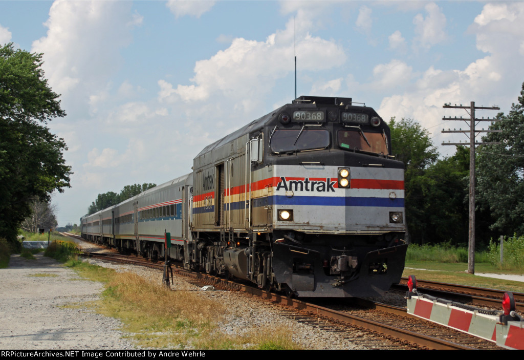 AMTK 90368 still in Phase III leads Hiawatha train 338 south (RR east)